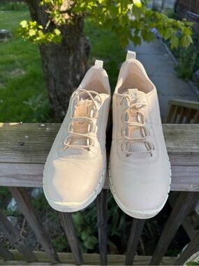 ECCO Gruuv
Women's Leather Sneaker